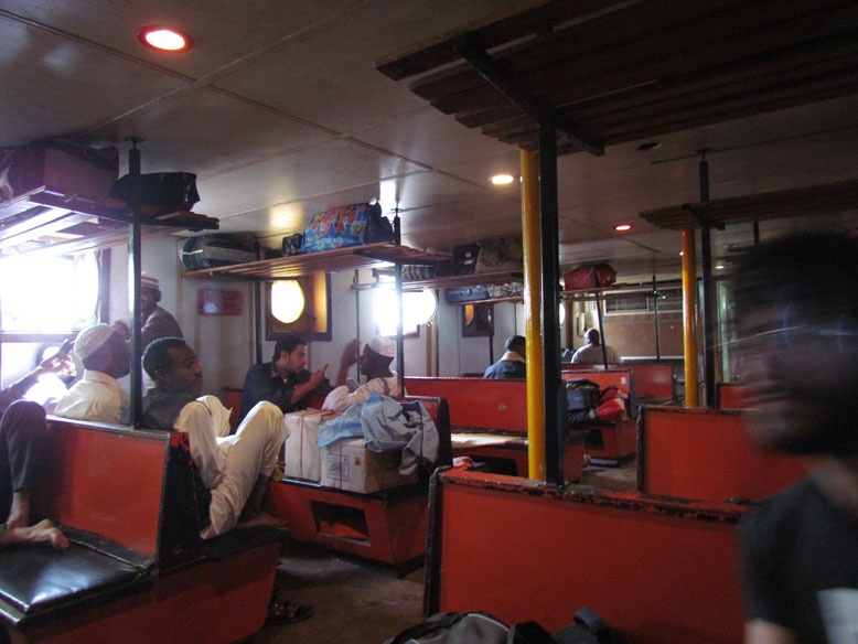 el interior se empieza a poblar y ya empiezan las peleas